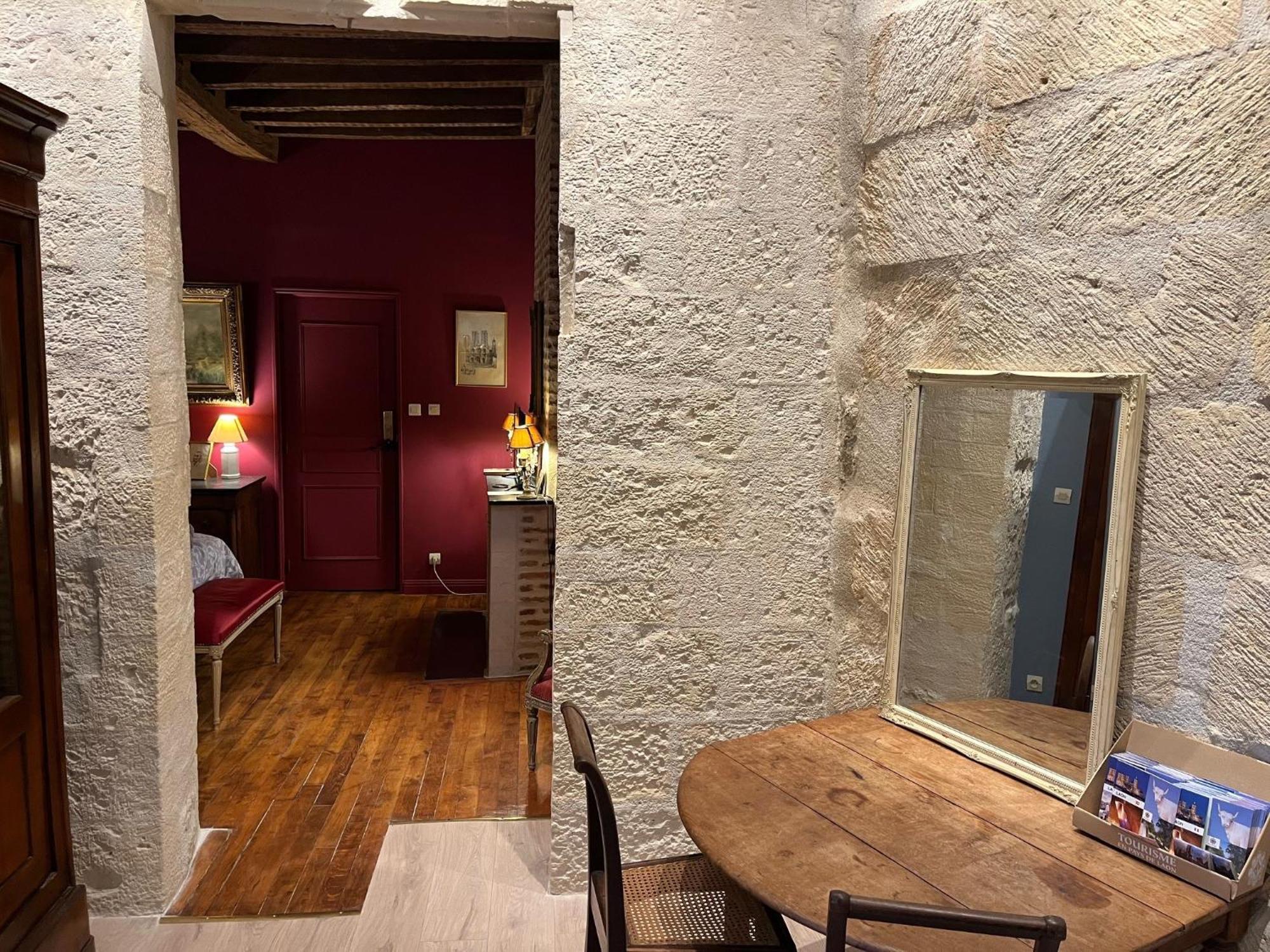 Le Refuge Des Cordeliers Apartment Лаон Стая снимка
