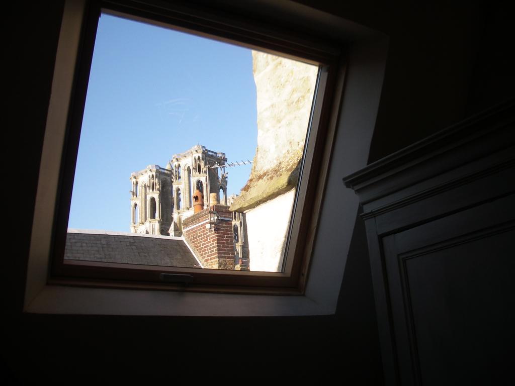 Le Refuge Des Cordeliers Apartment Лаон Стая снимка