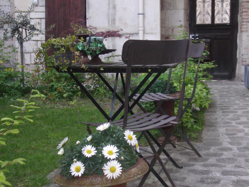 Le Refuge Des Cordeliers Apartment Лаон Екстериор снимка